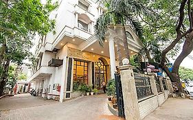 Hotel Metro Manor
